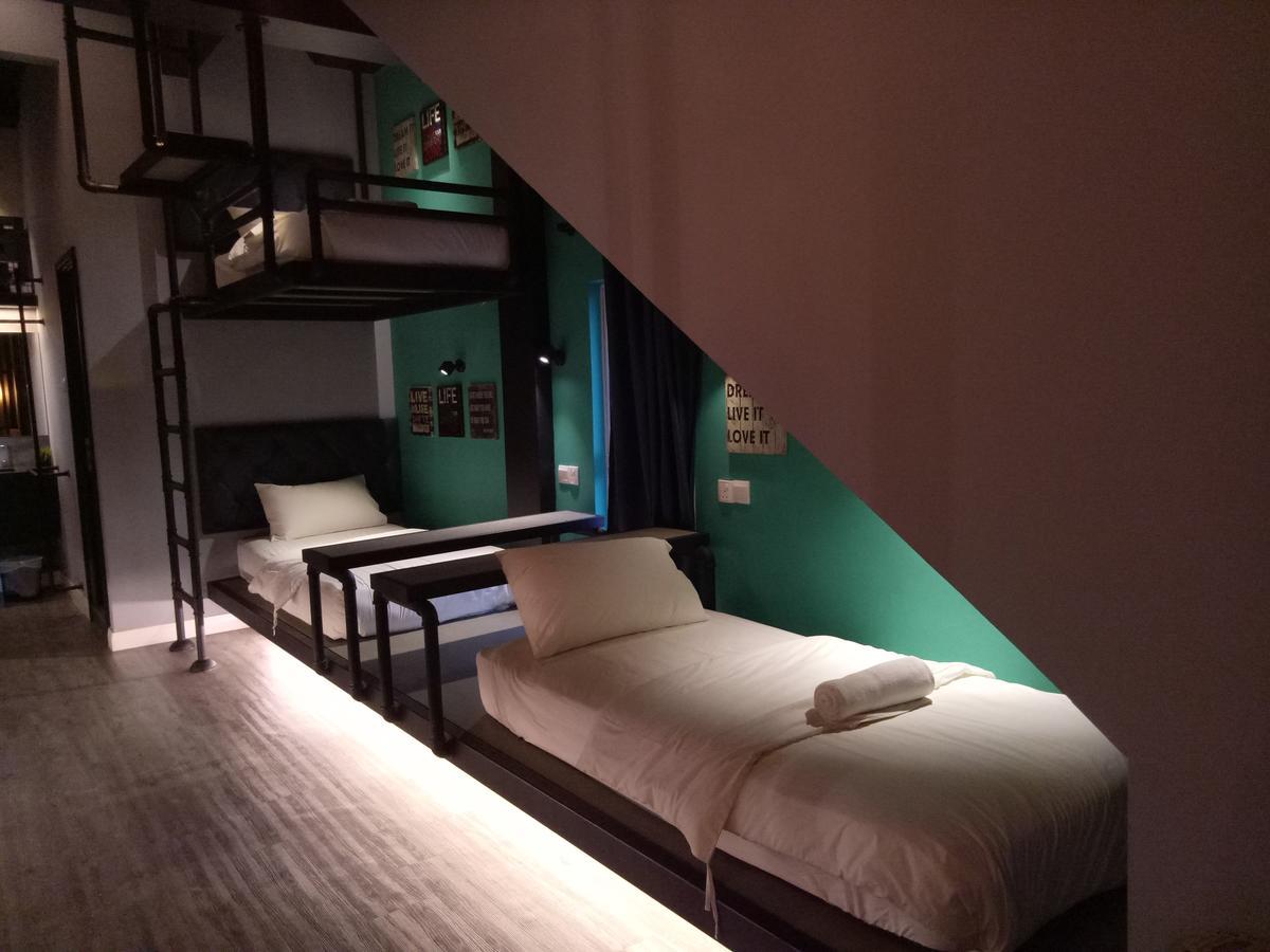Tube Hotel Klebang Melaka Extérieur photo